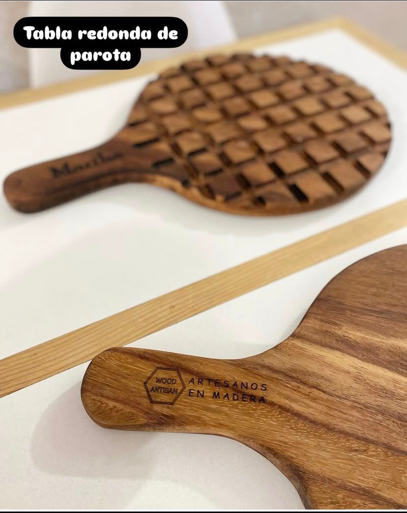 Tabla de Parota Redonda de 30 cm diámetro con mango