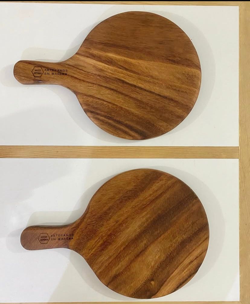 Tabla de Parota Redonda de 30 cm diámetro con mango