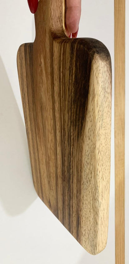 Tabla de Parota con mango e incrustaciones de pino