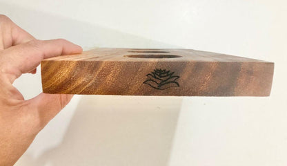 Mezcalero en tabla de Parota