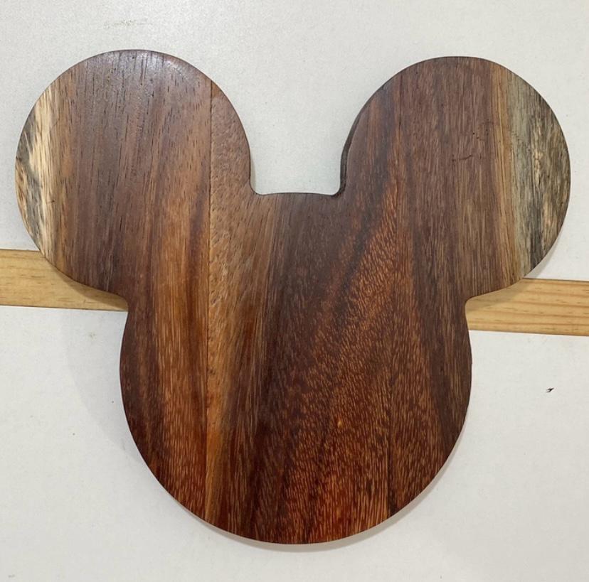 Tabla de Parota en forma de Mickey Mouse